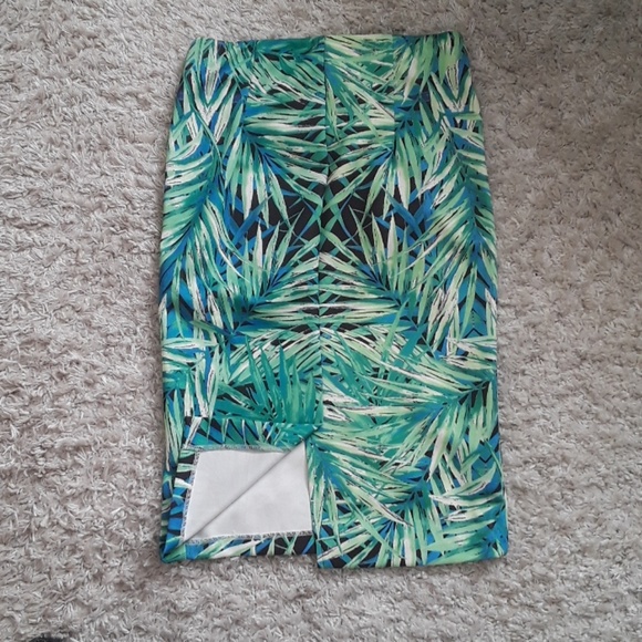 🌴Palm branch high waisted pencil skirt - Picture 2 of 2